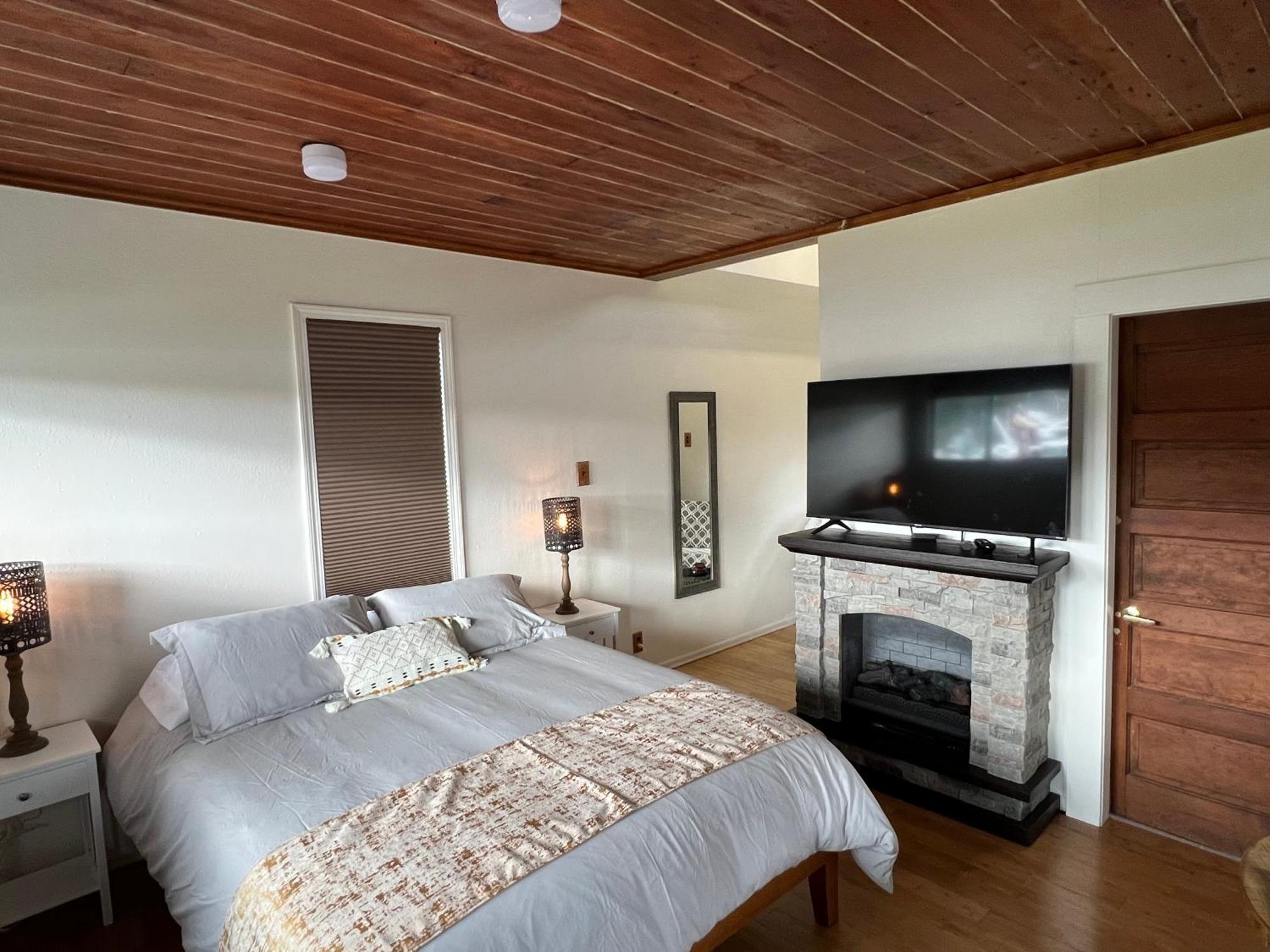 Bridge Tender Shack With Hot Tub On Deck La Conner Exterior foto