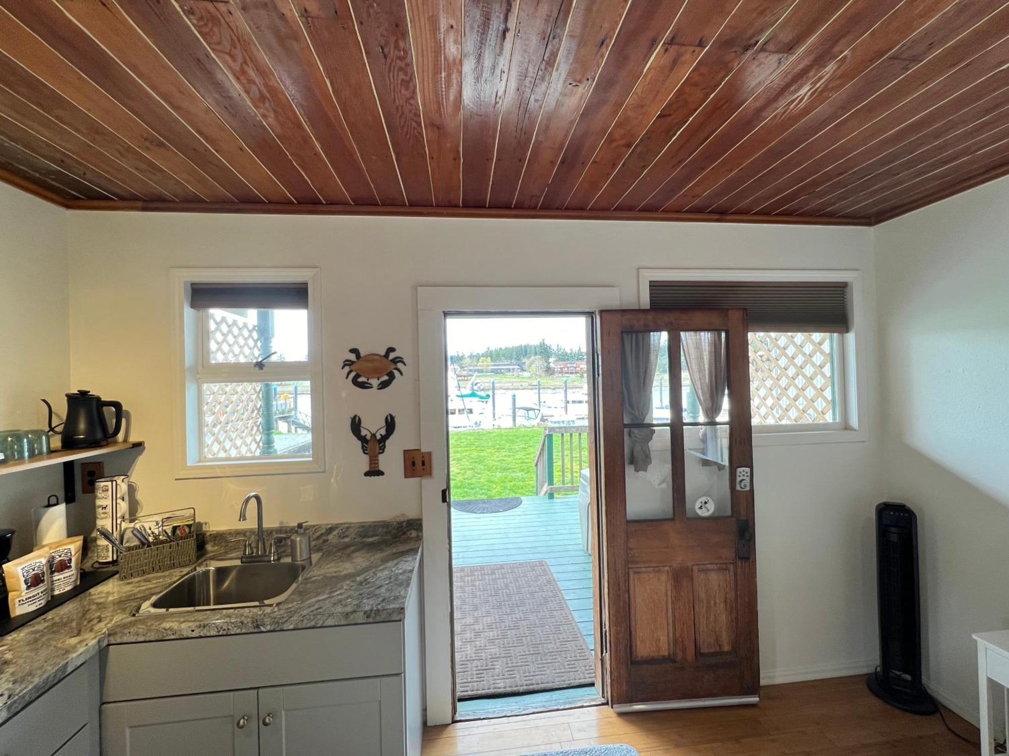 Bridge Tender Shack With Hot Tub On Deck La Conner Exterior foto