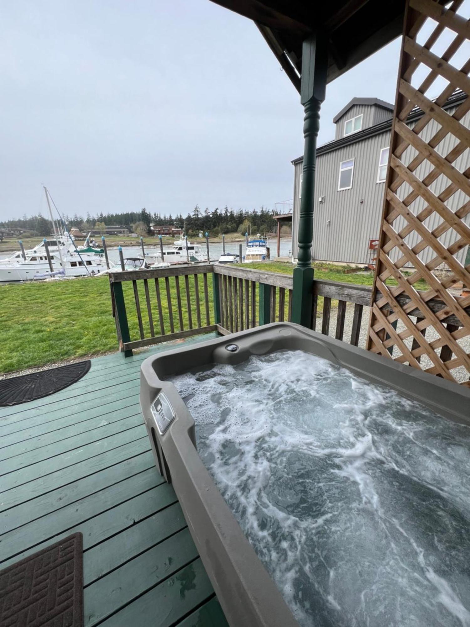 Bridge Tender Shack With Hot Tub On Deck La Conner Exterior foto